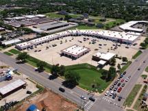 Kelly Plaza retail space for lease, Edmond, OK